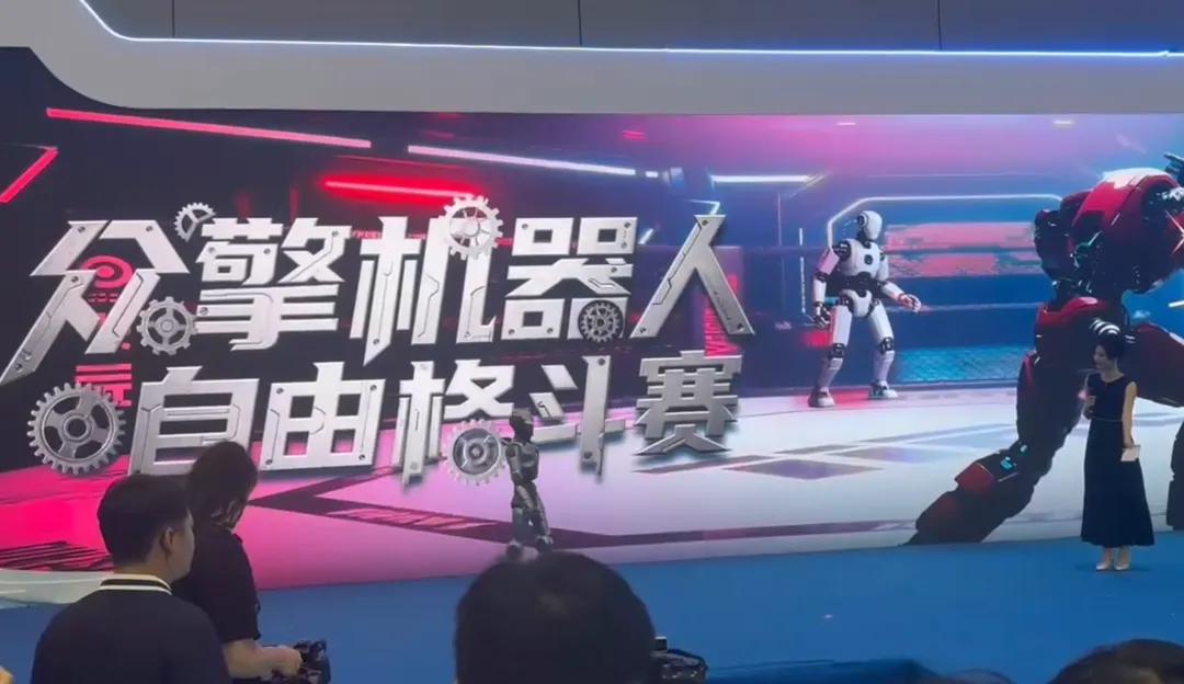 深圳迎来全球首个全尺寸“机甲拳王”格斗赛：人形机器人的终极对决